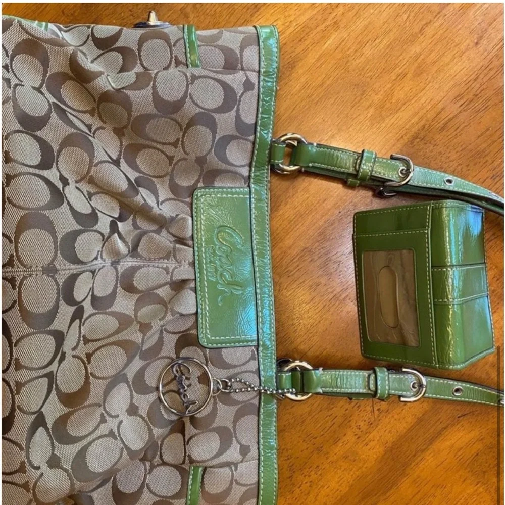 Tan with Green Leather Coach Handbag Color: Green/Tan Size: Medium NWOT - Picture 4 of 7
